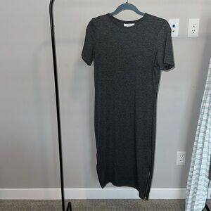 Women’s gray T-shirt style midi dress with functional zipper side slit. Small